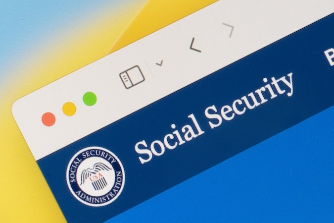 Decidir cuándo comenzar a recibir la Seguridad Social no siempre se reduce a cuándo obtendrás el mayor cheque mensual. Problemas de salud, familiares y financieros pueden influir en cuándo solicitar los beneficios.