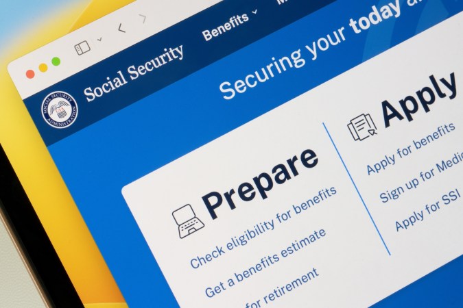 Decidir cuándo comenzar a recibir la Seguridad Social no siempre se reduce a cuándo obtendrás el mayor cheque mensual. Problemas de salud, familiares y financieros pueden influir en cuándo solicitar los beneficios.