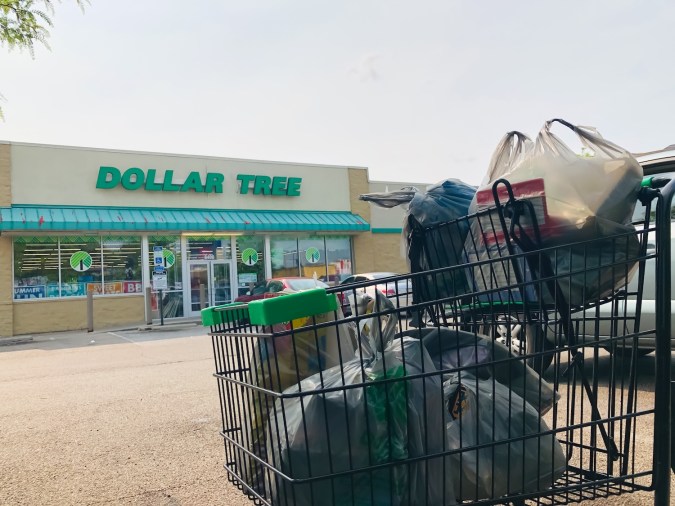 Mientras los precios de Dollar Tree sigan siendo bajos, podrías sacarle provecho a sus ofertas y hacer un pequeño negocio.