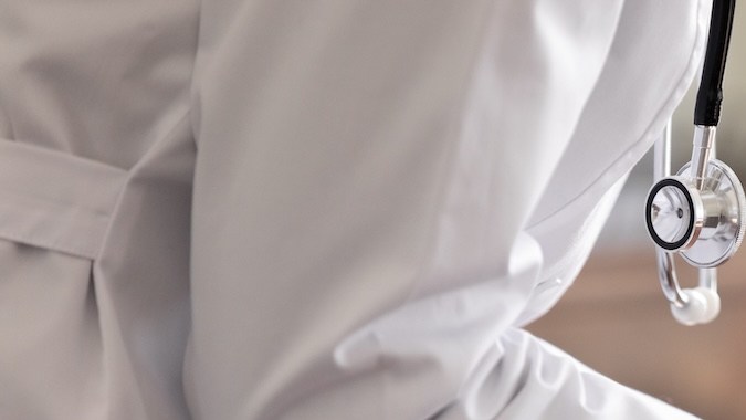 Hay millones de estadounidenses mayores que dependen de Medicare para su cobertura de salud y es importante conocer todos los detalles de cómo funciona.