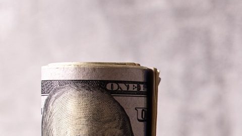 Tu reembolso de impuestos puede darte un primer empujón a una mejor salud financiera; siempre y cuando lo uses de forma adecuada.