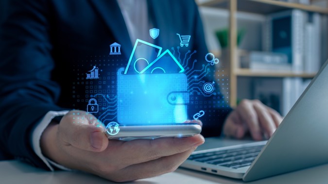 Las billeteras digitales funcionan principalmente en dispositivos móviles, pero se puede acceder a ellas desde una computadora.