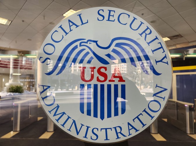 Los cambios de la SSA surgen en un momento en que la agencia planea cerrar docenas de sus oficinas en todo el país y ya ha presentado planes para despedir a miles de trabajadores.