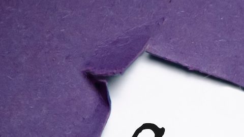 Una carta de presentación es un documento escrito que generalmente se presenta junto con una solicitud de empleo y describe las credenciales del solicitante y su interés en la vacante.