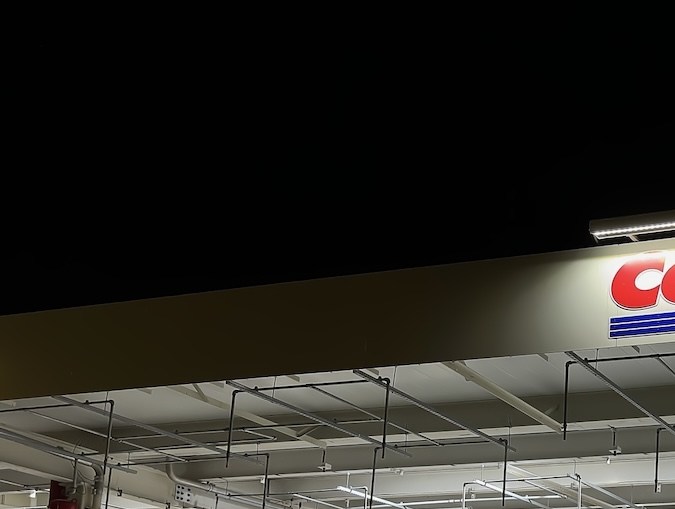 Se informa comúnmente que el combustible Kirkland de Costco es 20 centavos más barato por galón que las estaciones de la competencia.