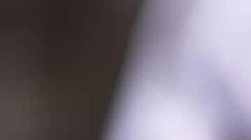 La ejecución hipotecaria es el proceso legal mediante el cual un prestamista intenta recuperar el monto adeudado por un préstamo en mora tomando posesión de la propiedad hipotecada y vendiéndola.