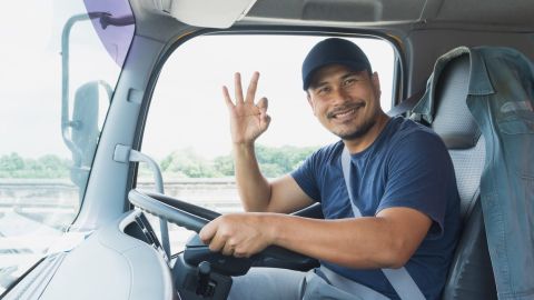 El ámbito multifacético del transporte abarca una gama de actividades que van mucho más allá del mero acto de mover objetos de un lugar a otro.