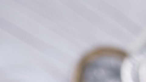 La distribución mínima requerida (RMD) es la cantidad mínima de dinero que se debe retirar anualmente de una cuenta de jubilación.
