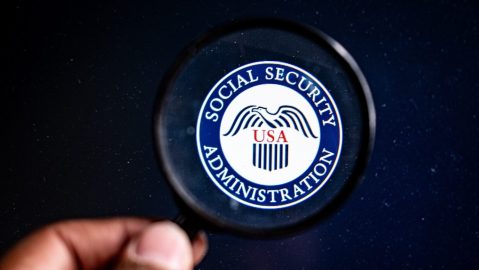 Si necesitas cambiar tus datos bancarios con la Administración del Seguro Social, es importante que sepas que ya no podrás hacerlo por teléfono.