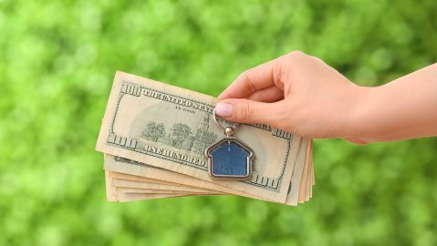 Antes de obtener un préstamo para el alquiler, es importante que evalúes los costos involucrados y los pros y contras.