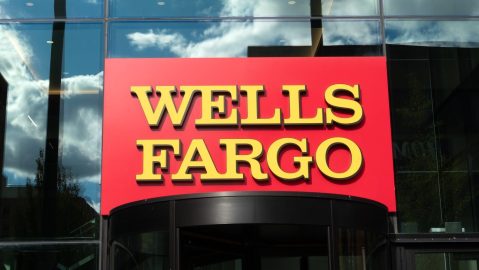 Miles de estadounidenses pueden optar a una parte importante de un acuerdo multimillonario con Wells Fargo y otras empresas.