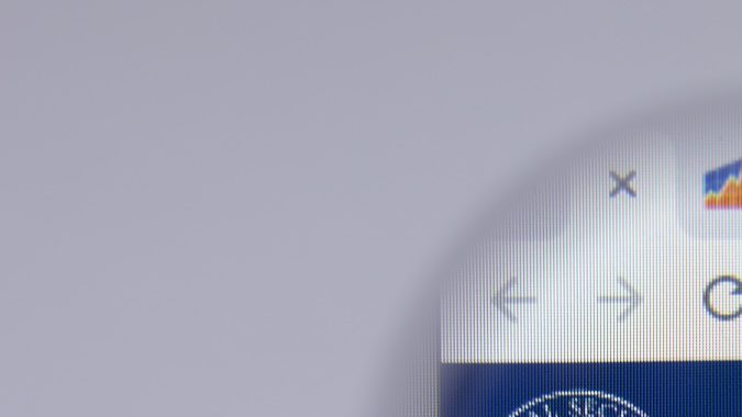 La política actualizada de la SSA requiere verificación de identidad en persona solo para aquellos que solicitan beneficios de jubilación, supervivencia o familiares y no pueden verificar su identidad en línea.