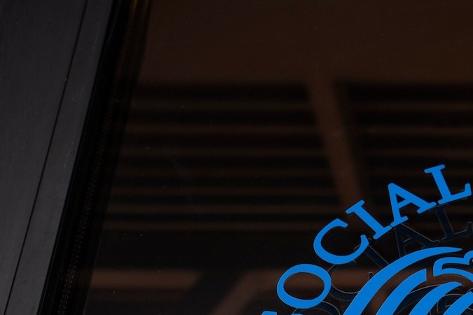 Los defensores han advertido que el requisito de verificación presencial de la SSA podría crear barreras para las poblaciones vulnerables, especialmente las personas mayores y con discapacidades.