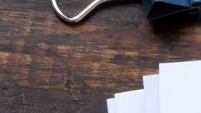La subrogación es un término que describe el derecho que tienen la mayoría de las compañías de seguros para perseguir legalmente a un tercero que causó una pérdida de seguro a un asegurado.