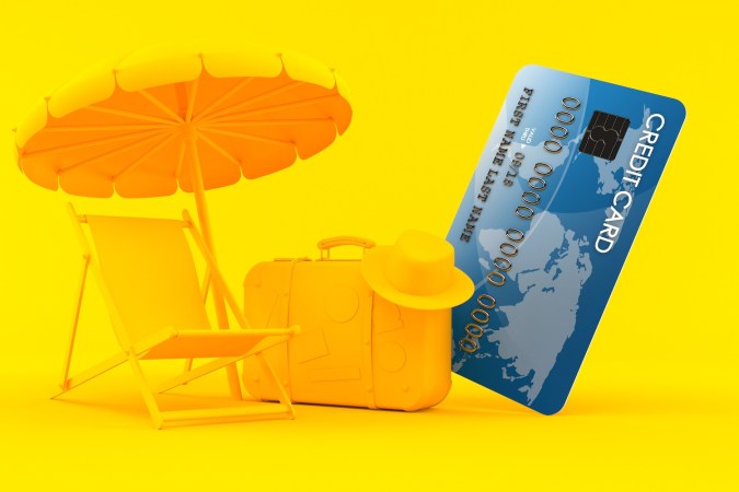 Si no viajas con frecuencia o todavía estás mejorando tu puntaje crediticio, una tarjeta de crédito para viajes puede no ser la opción adecuada.