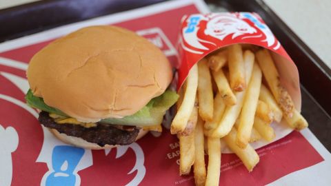 Wendy’s quiere consentir a sus clientes con precios especiales durante March Madness 2025.