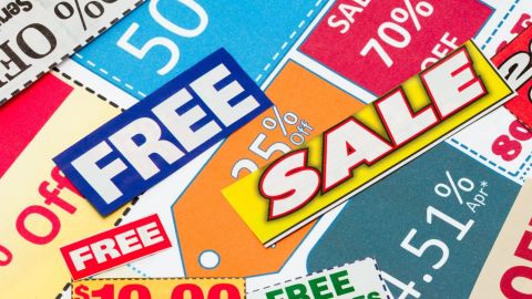 Los clientes pueden obtener golosinas gratis o con descuento en lugares como Burger King y Krispy Kreme, entre otros.