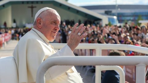 El féretro del papa será trasladado este miércoles a la Basílica de San Pedro para que el público le rinda homenaje.