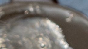 El medio dólar Kennedy, una moneda de 50 centavos, se acuñó por primera vez en 1964 para honrar al presidente John F. Kennedy después de su asesinato en 1963.