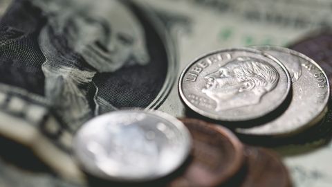 El valor de una moneda reside principalmente en su estado de conservación y la demanda al momento de la venta.