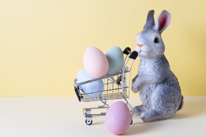 Algunas cadenas minoristas están honrando la Pascua, permitiendo a los empleados disfrutarla o simplemente tomarse el día libre.