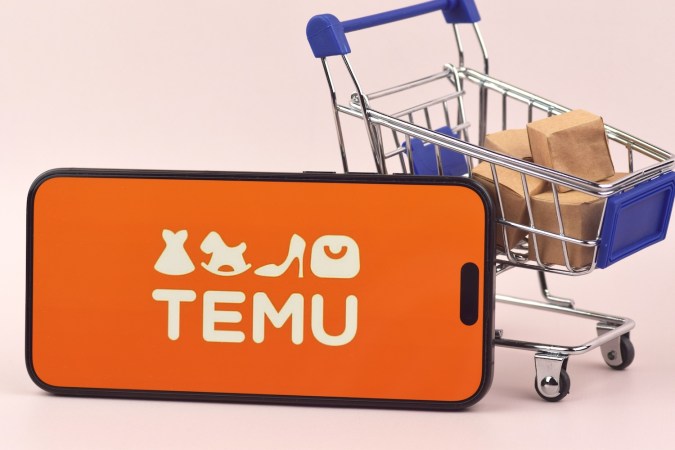Temu está agregando "cargos de importación" de aproximadamente el mismo porcentaje que el arancel del 145% de Trump sobre los productos importados de China.
