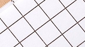 Una Roth 401(k) es una cuenta de ahorros para la jubilación patrocinada por el empleador que se financia con dólares después de impuestos.