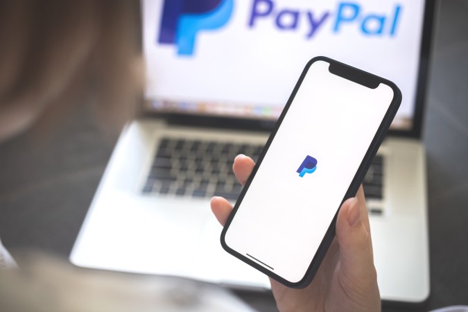 Con la disminución del umbral de presentación de informes, se espera que más personas que nunca reciban un formulario 1099-K de PayPal y otras aplicaciones similares.