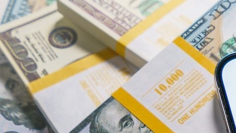Los procesadores de pagos, incluido PayPal, deben proporcionar información al IRS sobre los clientes que reciben pagos por la venta de bienes y servicios que superan el umbral de informe en un año calendario.