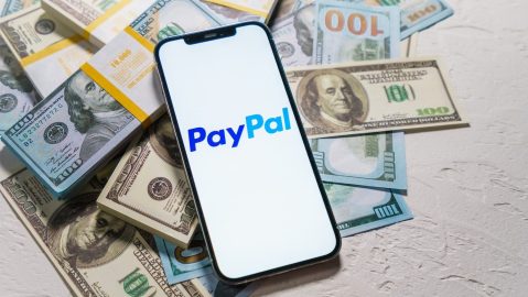 Los procesadores de pagos, incluido PayPal, deben proporcionar información al IRS sobre los clientes que reciben pagos por la venta de bienes y servicios que superan el umbral de informe en un año calendario.