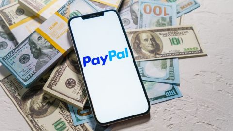 Los procesadores de pagos, incluido PayPal, deben proporcionar información al IRS sobre los clientes que reciben pagos por la venta de bienes y servicios que superan el umbral de informe en un año calendario.