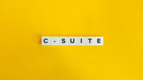 La alta dirección o C-suite es un término ampliamente utilizado para describir los niveles superiores de los ejecutivos y gerentes sénior de una corporación.