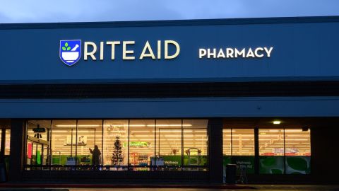 Rite Aid anunció el lunes que se declarará en bancarrota por segunda vez, apenas siete meses después de que la cadena salió del Capítulo 11.