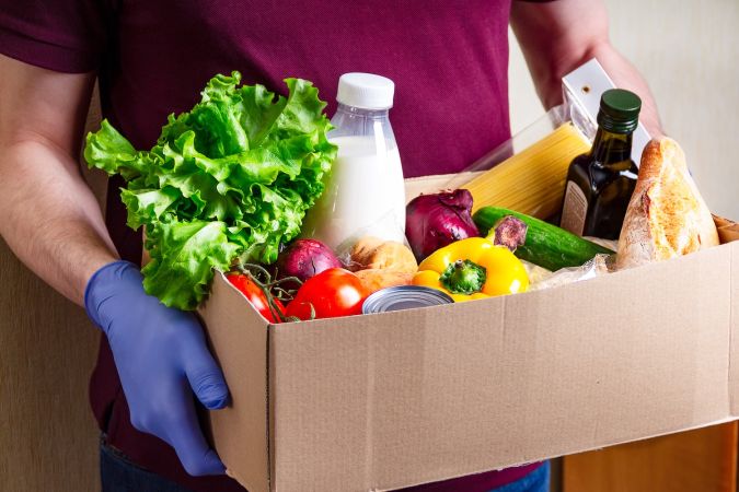 Eliminar el plan de cajas de alimentos para personas mayores, que tiene más de 50 años de antigüedad, podría perjudicar a miles de adultos mayores en EE.UU.