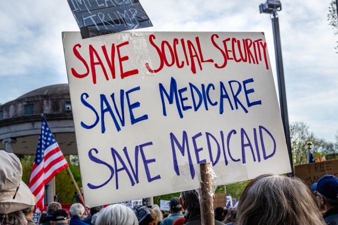 Tal como está actualmente, el proyecto de ley contiene algunos cambios importantes en Medicare, el programa que beneficia a 68.5 millones de personas en todo el país.