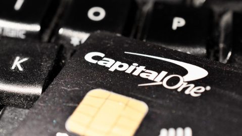 Capital One presuntamente engañó a sus clientes de cuentas de ahorro al no revelar opciones con intereses más rentables