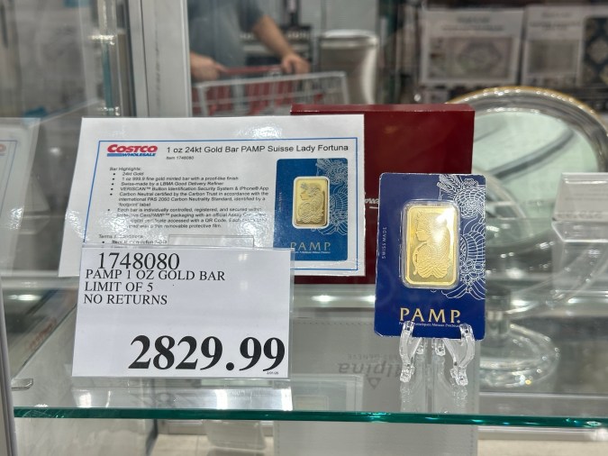 Los lingotes de oro que vende Costco han atraído mucha atención desde su lanzamiento en junio de 2023.