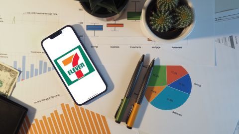 El enfoque de franquicia de 7-Eleven es brindar un servicio al cliente proactivo a los franquiciados en todos los aspectos de su negocio.