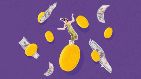 Si bien mantener un saldo saludable en su cuenta corriente puede ayudarte a evitar cargos por sobregiro, no sustituye los ahorros de emergencia.