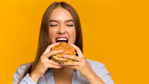 Los estadounidenses consumen más de 50 mil millones de hamburguesas al año, lo que ha dado lugar a innumerables franquicias de hamburguesas.