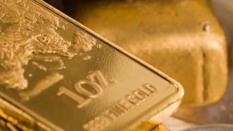 Los metales preciosos se han utilizado como moneda de cambio durante siglos, incluso antes de las primeras formas de papel moneda.
