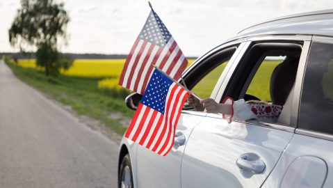 Se espera que casi 40 millones de estadounidenses salgan a las carreteras este fin de semana de Memorial Day 2025.
