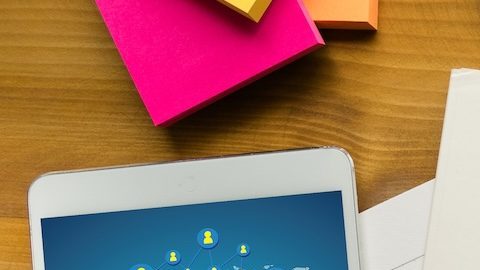 La gestión de la cadena de suministro (SCM) es la supervisión y optimización de la producción y distribución de los productos y servicios de una empresa.