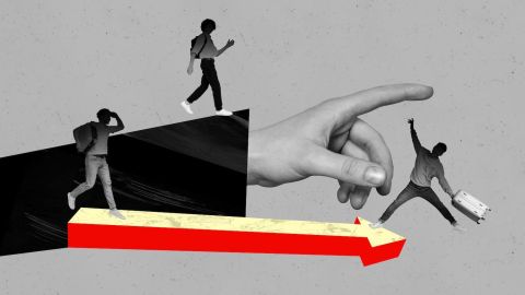 El estímulo económico y el pasaje de avión para las personas que se autodeporten costarían menos que una deportación real, según el DHS.