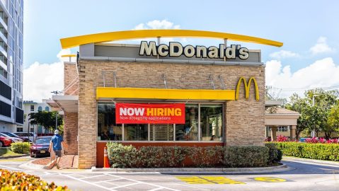 Los puestos en McDonald's son a largo plazo y apoyan la expansión de las tiendas y el aumento de la demanda de los clientes.