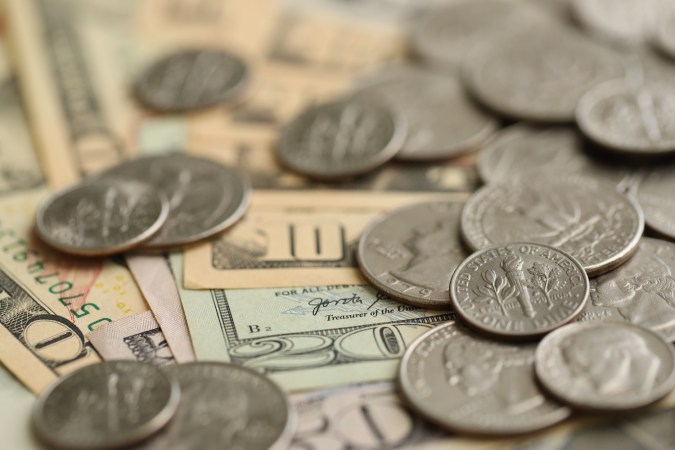 El valor de una moneda de 10 centavos depende de factores como su rareza, estado físico, importancia histórica y la demanda que haya en el mercado.