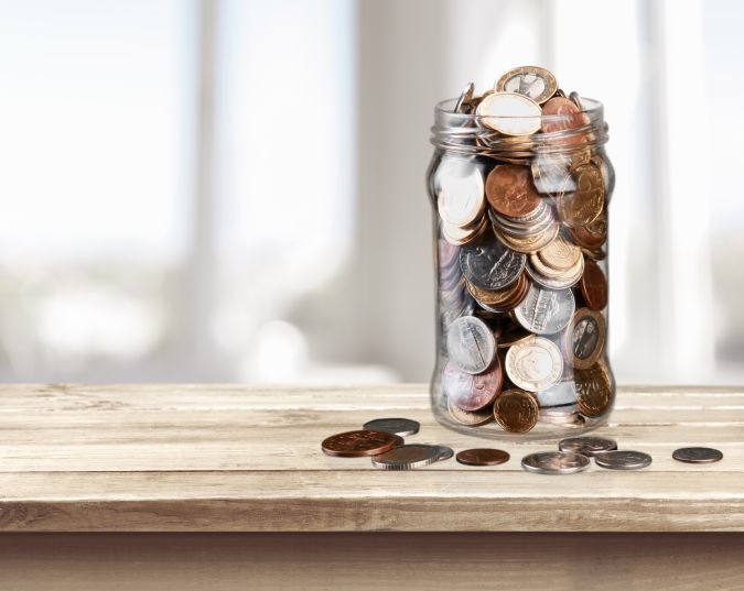 La historia de la moneda de 5 centavos comienza a mediados del siglo XIX cuando la escasez de monedas de plata provocó la introducción del "nickel" de tres centavos.