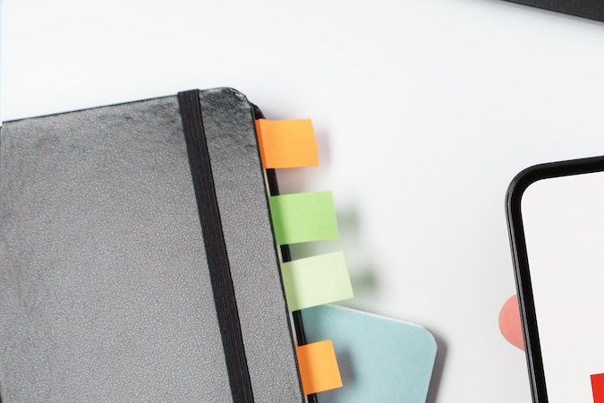 Todos los bancos en los Estados Unidos cumplen con normas y regulaciones estrictas al realizar transferencias bancarias, incluidas aquellas entre sus propios clientes.