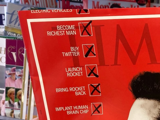 Elon Musk, CEO de Tesla, es la persona más rica del mundo, con un patrimonio neto de $398.1 mil millones de dólares.