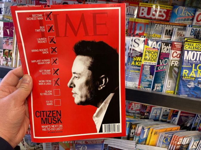 Elon Musk, CEO de Tesla, es la persona más rica del mundo, con un patrimonio neto de $398.1 mil millones de dólares.